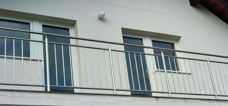 Detalj inox rukohvata ograde Anya za balkon